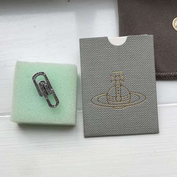 Vivienne Westwood Jewelry - Vivienne Westwood silver&crystal encrusted earring